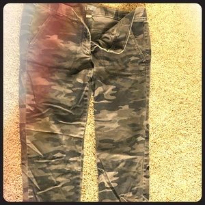 Loft skinny camo pants. Size 6